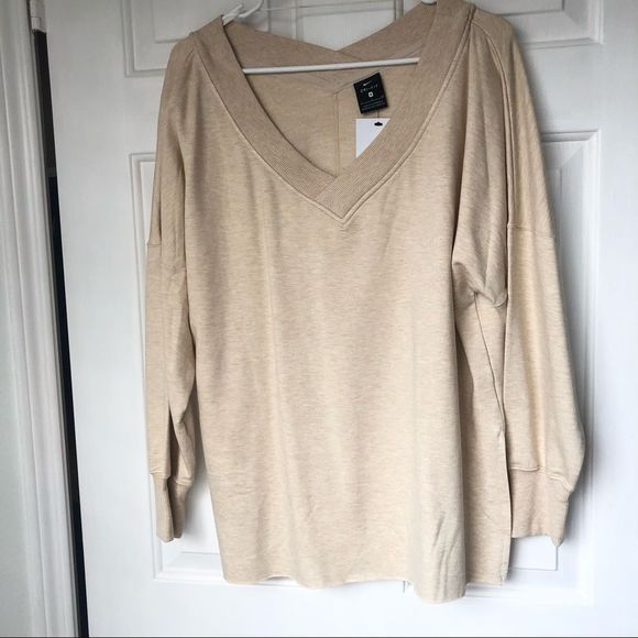 nike - yoga luxe fleece v-neck top - Picture 2 of 6